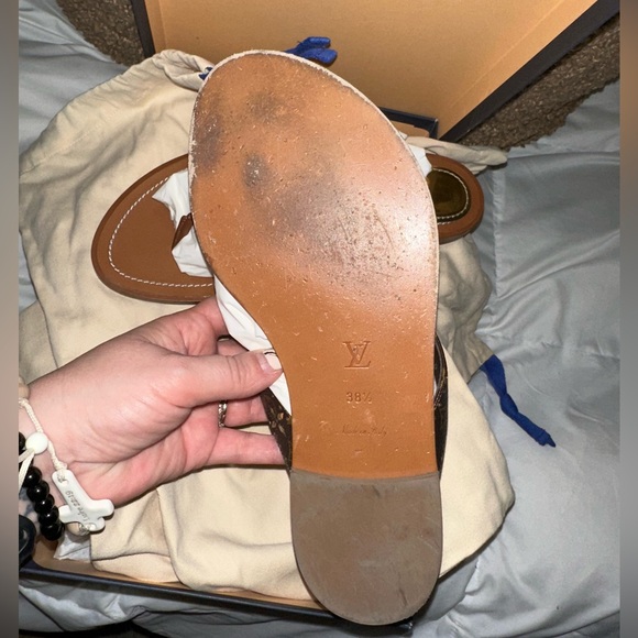 100% Louis Vuitton Thong Sandals✨ - Picture 7 of 13